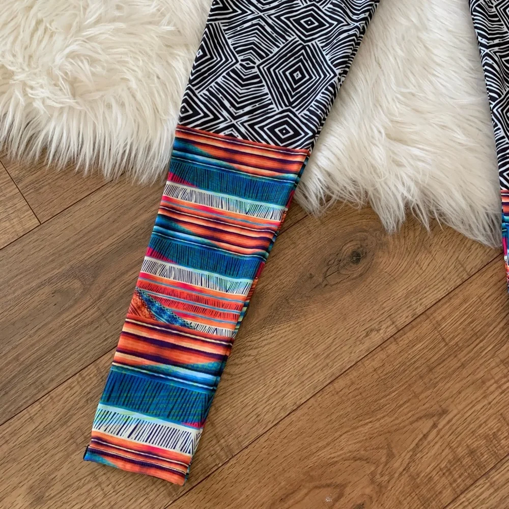 NWT Onzie Multicolor Graphic Workout Legging - Picture 4 of 7